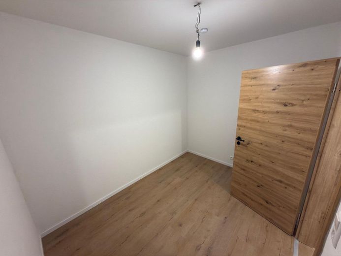 Wohnung: 130 m² (zwei Bäder) + 40m² Speicher | Balkon & Garage – Foto 12