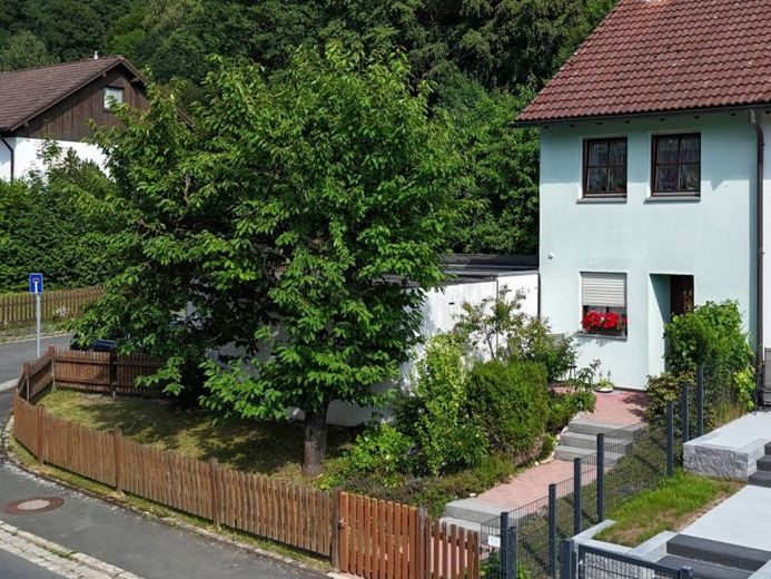 KAMINABENDE & GARTENGLÜCK: Ihr neues Zuhause in ruhiger Bestlage von Kulmbach-Unterpurbach! – Photo 1