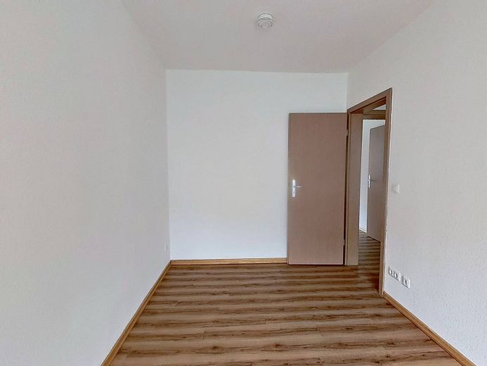 Ihr neues Wohlfühlzuhause in Rendsburg: Geräumige 3-Zimmer-Wohnung mit EBK und BALKON – Ansicht II: Schlafzimmer II