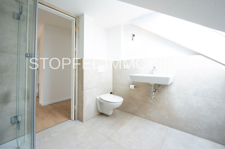 Stylische Dachgeschosswohnung mit City-Flair in Bielefeld Mitte – Badezimmer