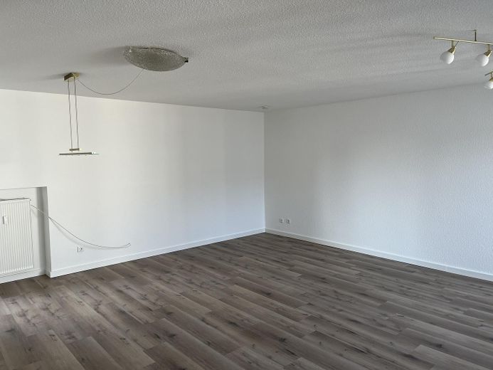 Traumhafte 3-Zimmer-Wohnung mit 2 Balkonen – Wohnzimmer