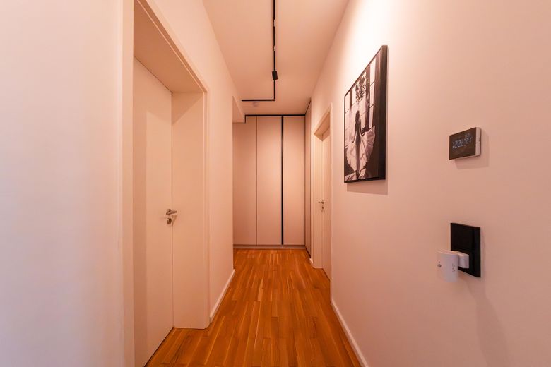 Frisch saniert & bezugsfertig I 3-Zimmer I Einbauküche I riesiger Sonnenbalkon - von privat – Flur