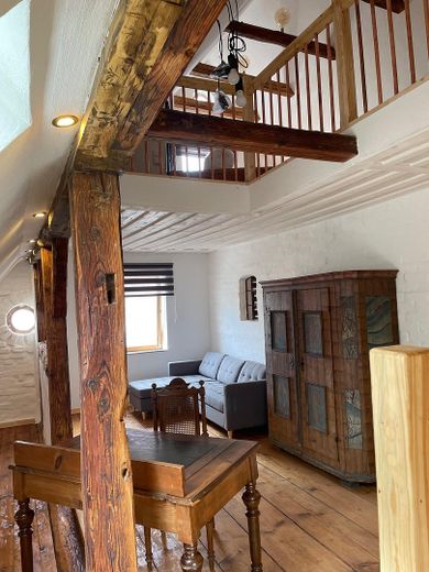 Renovierte 2,5-Zimmer Möblierte Wohnung Galerie Loft in Rottenburg – Wohnzimmer