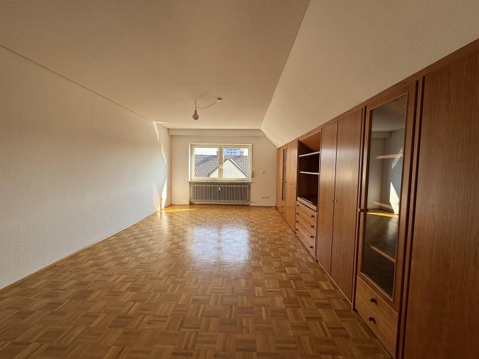 Helle, geräumige und frisch sanierte 2,5 Zimmer-Dachgeschosswohnung – Foto 8