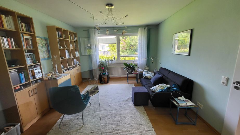 Maison d’architecte située sur un versant calme avec espace séparé pour bureau/cabinet (appartement indépendant) – Zimmer