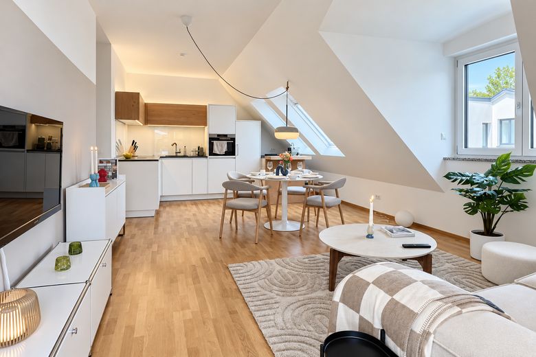 Ekskluzywny, w pełni umeblowany i wyposażony penthouse w spokojnej lokalizacji z dogodnym połączeniem komunikacyjnym. – Wohn/Essbereich