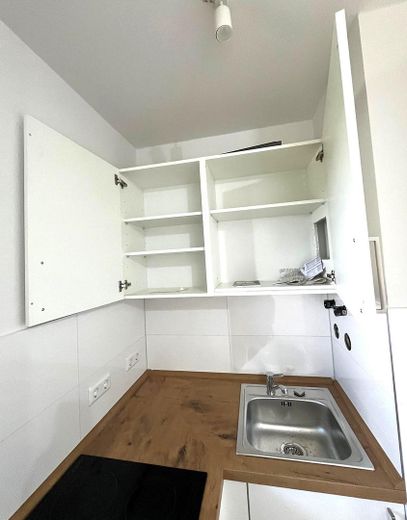 ¡Se alquila apartamento de 1 habitación recién renovado! (Clase de eficiencia energética D-190 kWh/(m²a)) – Küche