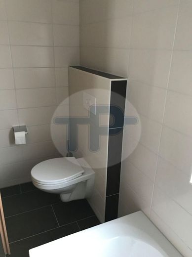 RESERVIERT! WALMDACHBUNGALOW MIT GARAGE UND CARPORT IN TRAUMHAFTER SIEDLUNGSRANDLAGE – WC
