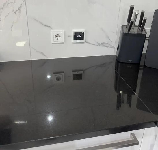 4-Zimmer SmartHome (Vollklimatisiert) - Kernsanierte Altbau-Wohnung mit Luxus Innenausstattung – Granit