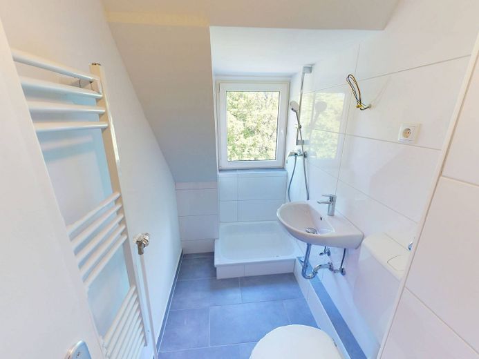 Ankommen, durchatmen, entspannen - Wir schenken Ihnen den ersten Monat: Helle 3-Zimmer-Wohnung mit modernem Bad – Badezimmer
