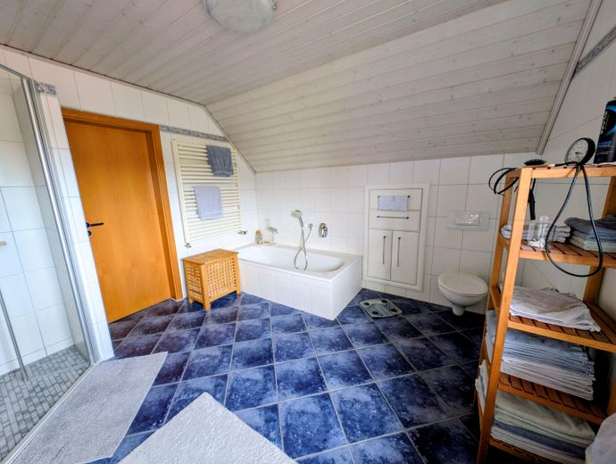 Provisionsfrei: Großzügiges Einfamilienhaus mit Südterrasse und Garten in Jaderberg – Bad