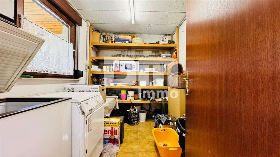 (R)eserviert!Großzügiges Einfamilienhaus in begehrter Lage mit Balkonen und Traumgarten – Souterrain Vorratskeller