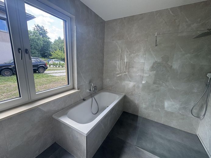 Traumhafte 4 Raumwohnung mit großem Garten in einer Villa – Foto 17