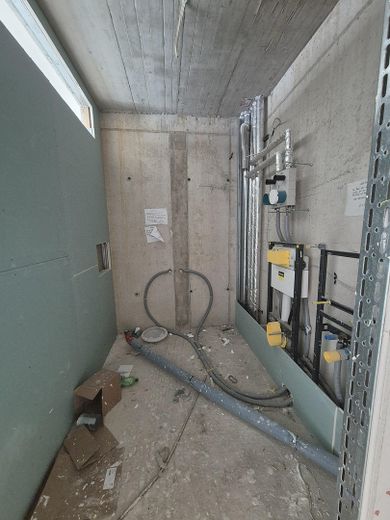 Wohnung im Bau, stadtnah im Hafenquartier Graf Bismark mit Balkon am Yachthafen/Kanal für 2 Personen – Neubauwohnung 27 Wannenbad