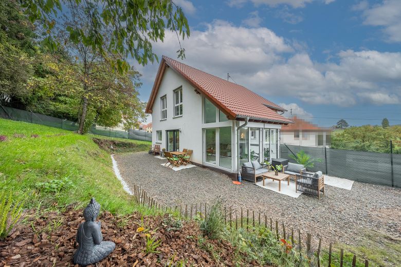 Neuwertiges KfW-55-Einfamilienhaus mit Wintergarten, Weitblick und großem Garten – provisionsfrei – Außenansicht 2
