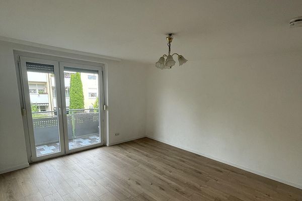 Exclusivo apartamento de 2 habitaciones con balcón y plaza de aparcamiento en Backnang