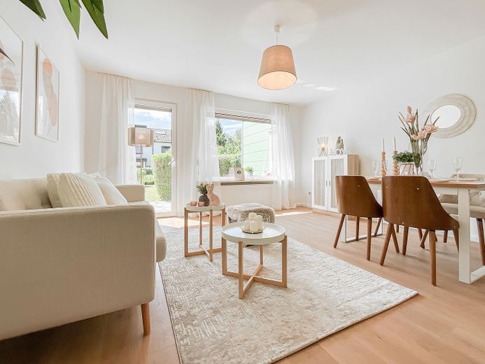 Viel Platz zum Leben – gepflegtes Reihenmittelhaus mit Garten - sofort bezugsfrei – Wohnzimmer mit Gartenblick
