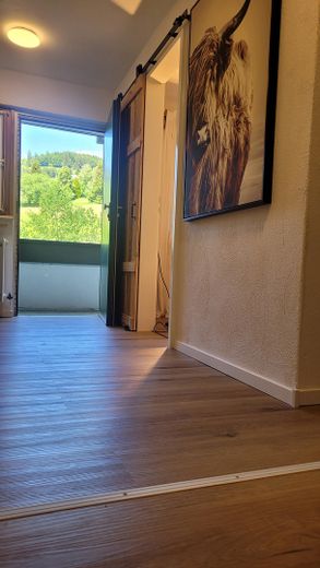 2-Zimmer-Maisonettewohnung mit Balkon – Flur mit Aussicht