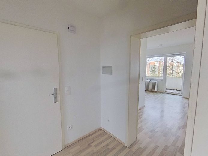 Gut geschnittene 1-Zimmer-Wohnung mit Balkon und Tageslichtbad – Ansicht I: Flur