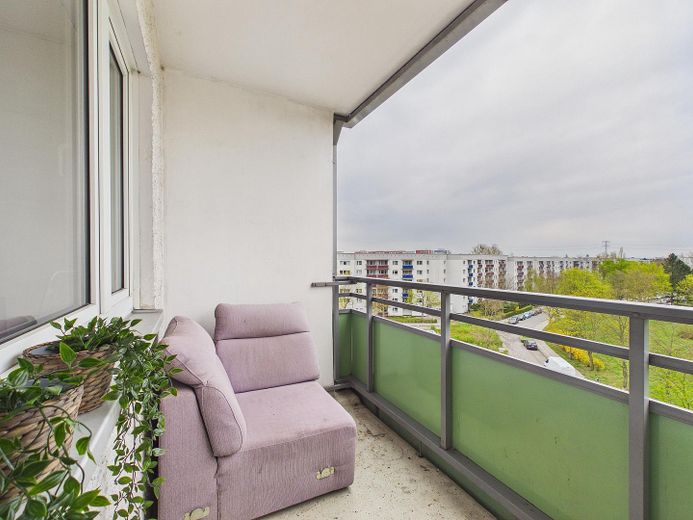 Platz für die ganze Familie- sofort verfügbar – Ausblick vom Balkon