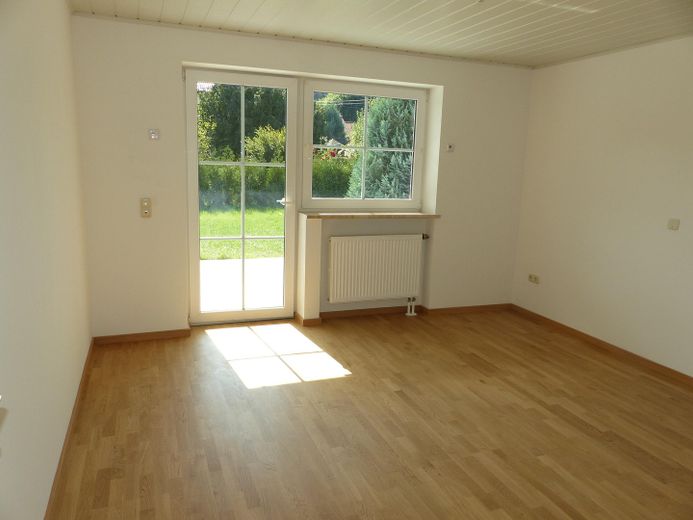 Nun noch Günstiger  Traum- Eigentumswohnung, EG, 5 Zimmer, 2 Bäder, Terrasse,  Garten, Einzelgarage, – Schlafzimmer
