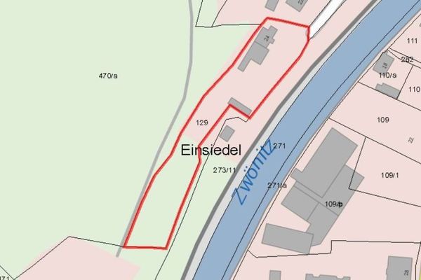 Ampio terreno edificabile con costruzione esistente ai margini del bosco in posizione idilliaca