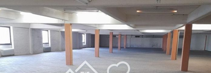 Hamburg yakınlarında depo holü