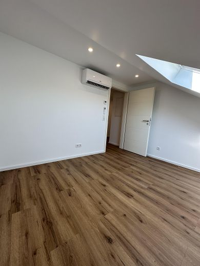 Modernes Wohnen im Erstbezug – Klimatisierte DG Wohnung mit Blick ins Grüne inklusive – Schlafzimmer