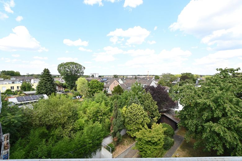 3-Zimmer-Penthouse mit Dachterrasse und Wintergarten in Köln-Wahn – Ausblick in den Garten