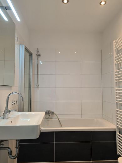 Ruhiges Wohnen, stadtnah in Ge-Buer mit Balkon, Terrasse & Garten – Beisp. Bad Nachbarwohnung