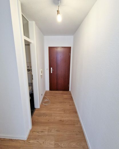 Renovierte 2-Zimmer-Wohnung in Korb mit Garagenstellplatz & Terrasse – Flur