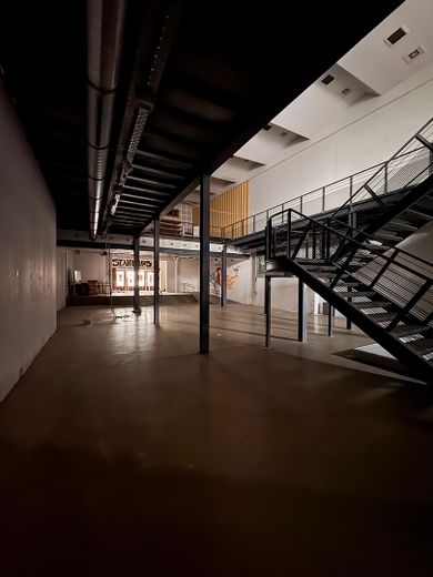 Blick von hinten R zum Eingang