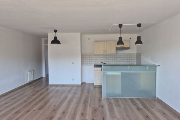 Sonnige DG-Wohnung sofort beziehbar...