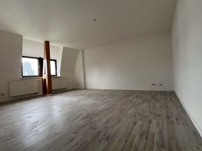 Erstbezug nach Sanierung - Großzügige 3-Raumwohnung in Zwickau-Nord im DG – फोटो 11