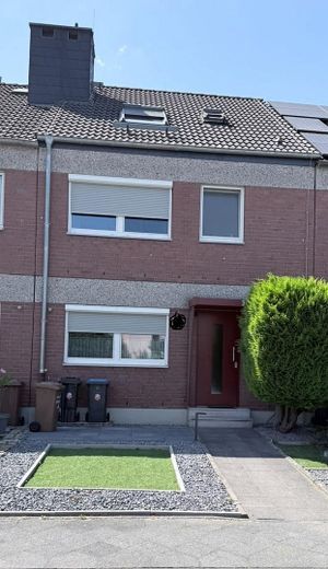 Schönes Haus mit Garten in Ratingen und Garage – Hausfassade