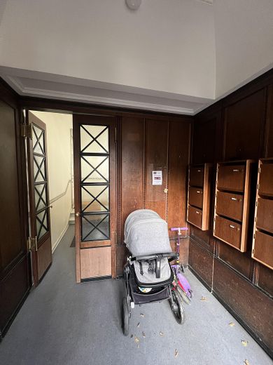 Grüne Insel mitten in Wilmersdorf: Charmante 4-Zimmer-Altbauwohnung – Entrée