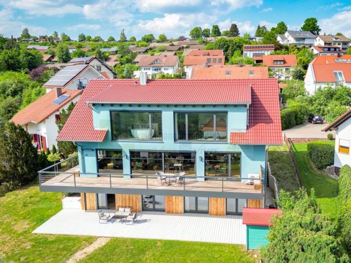 Panorama trifft Wohnkomfort: Traumhaus in BD-Öfingen mit Einliegerwohnung, zwei Garagen und beeindruckender Fernsicht über die Baar bis zum Feldberg! – Foto 1