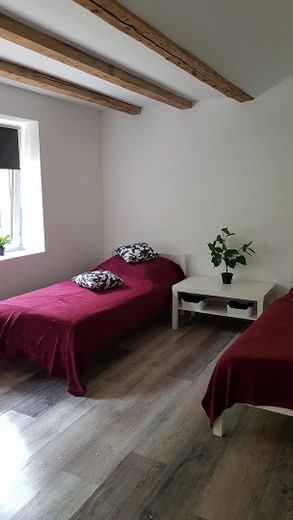 Helle, kernsanierte 3 Zi. Whg, WG geeignet – kleines Schl-zi, max. 2 Betten