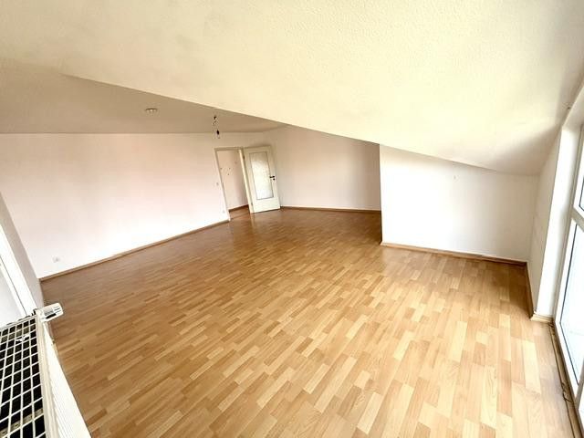 Traumhaft sanierte 3-Zimmer-Wohnung in Rethen (89 m² | Erstbezug | Einbauküche & Stellplatz) – Wohnzimmer