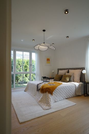 Von privat: Sonnige, frisch renovierte 4,5-Zi-Gartenwohnung in begehrter Lage v. Bogenhausen-Denning – Schlafzimmer