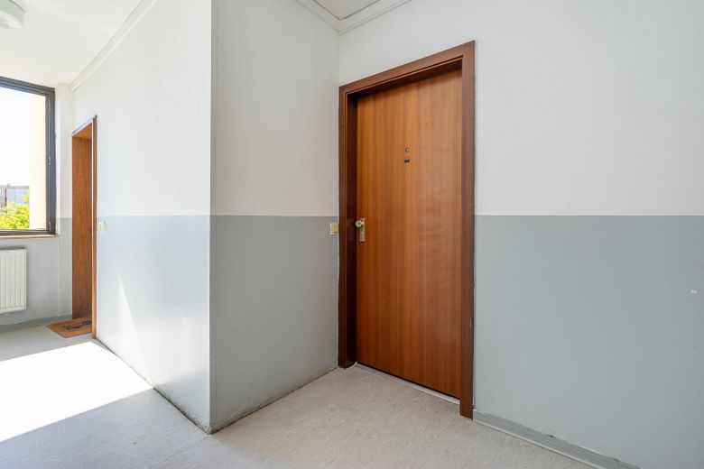 ¡Apartamento+plaza de aparcamiento en Maguncia: inversión, padres y uso propio – ¡VACÍO Y SIN COMISIÓN! – Gepflegter Hausflur