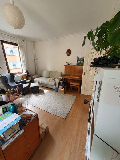 Sonnige 2 Zimmer Wohnung in Zentraler Lage in Rottenburg – Wohnzimmmer