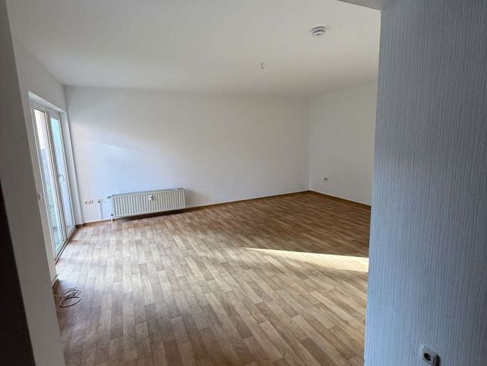 Schöne Zweiraumwohnung mit Balkon und großem Wohnzimmer – Foto 1