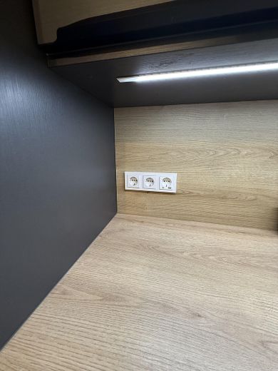 Luxuswohnung ,Hochparterre, mitten im Kreuzviertel – Küchen -Steckdosen überall
