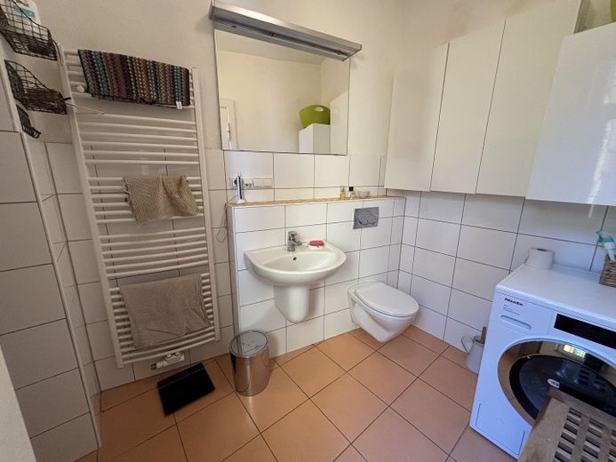 Mid-terrace house, side street in Fesenfeld, very good state of renovation, approx. 102.4 m², approx. €4,297/m² – Photo 10