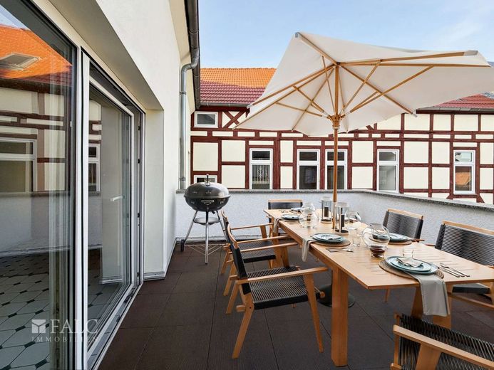 *Verk.* Imposantes Eckhaus in zentraler Lage - Investieren mit Perspektive – Terrasse