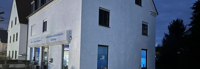 Außenansicht vom Parkplatz aus