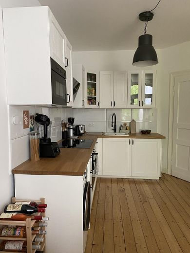 3 Zimmer Wohnung im ruhigen, sonnigen Hinterhaus an der Goethenlage im Vorderen Westen – Wohnküche