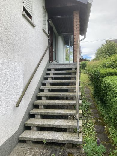 Platz für Generationen, Ideen und Zukunft – Vielseitiges Wohnhaus mit großem Grundstück in Kaden – Außentreppe