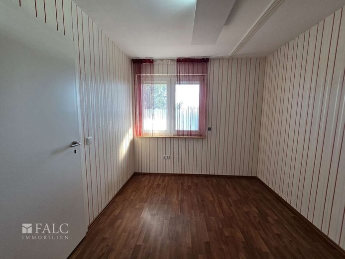 Raumwunder mit Rendite: Ideal für Großfamilien oder Anleger. – Ankleidezimmer